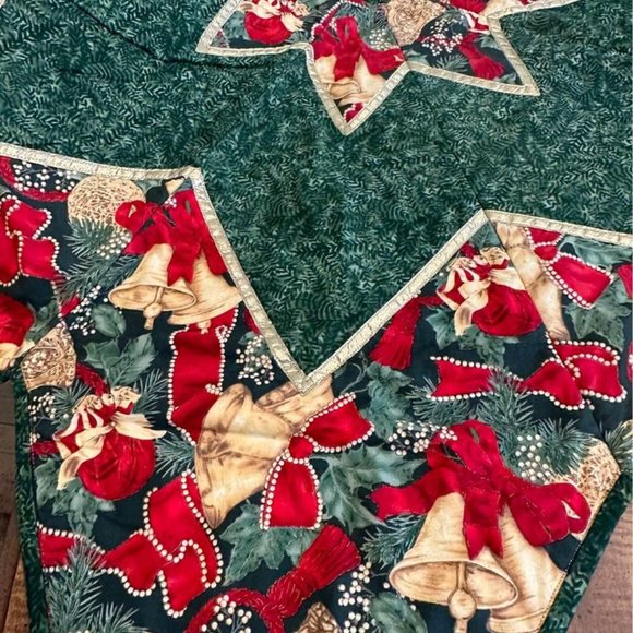 6' Beautiful Vintage(90's) Handmade Quilted Christmas Tree Skirt - Picture 6 of 9